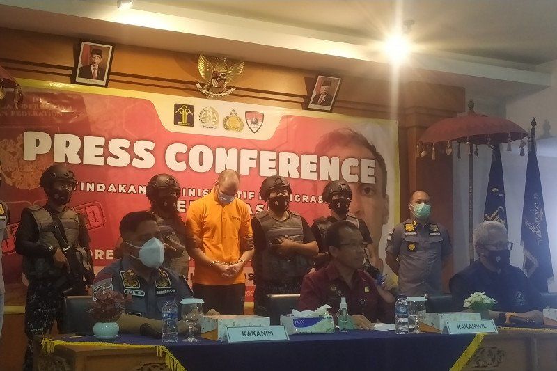 podiumnews.com-Buronan Interpol Asal Rusia Dideportasi dari Bali